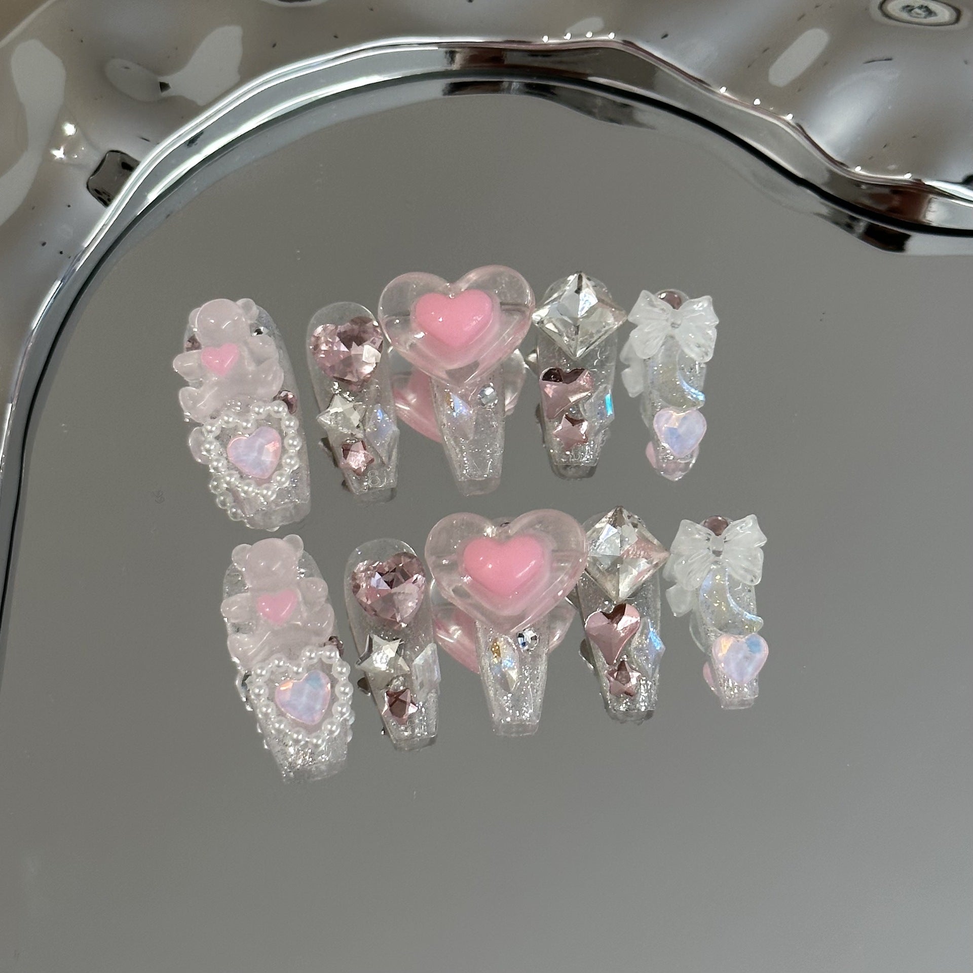 Uñas Decorativas con Encanto y Estilo